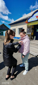 Центральная библиотека с.им.Полины Осипенко провела акцию "Георгиевская ленточка"