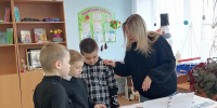 Библиотекарь п.Херпучи провела в МБОУ СОШ информационно-обзорную выставку «Герои Отечества» - Библиотечно-музейный центр м. р. им. Полины Осипенко
