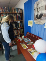 Библиотека с. Оглонги оформила книжную выставку,посвященную Булгакову М.А. "Мастер на все времена"