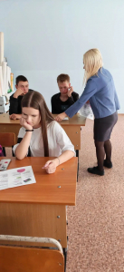 Библиотекари с.Оглонги и п.Херпучи на базе МБОУ СОШ провели с учащимися познавательное мероприятие о Пушкинской карте